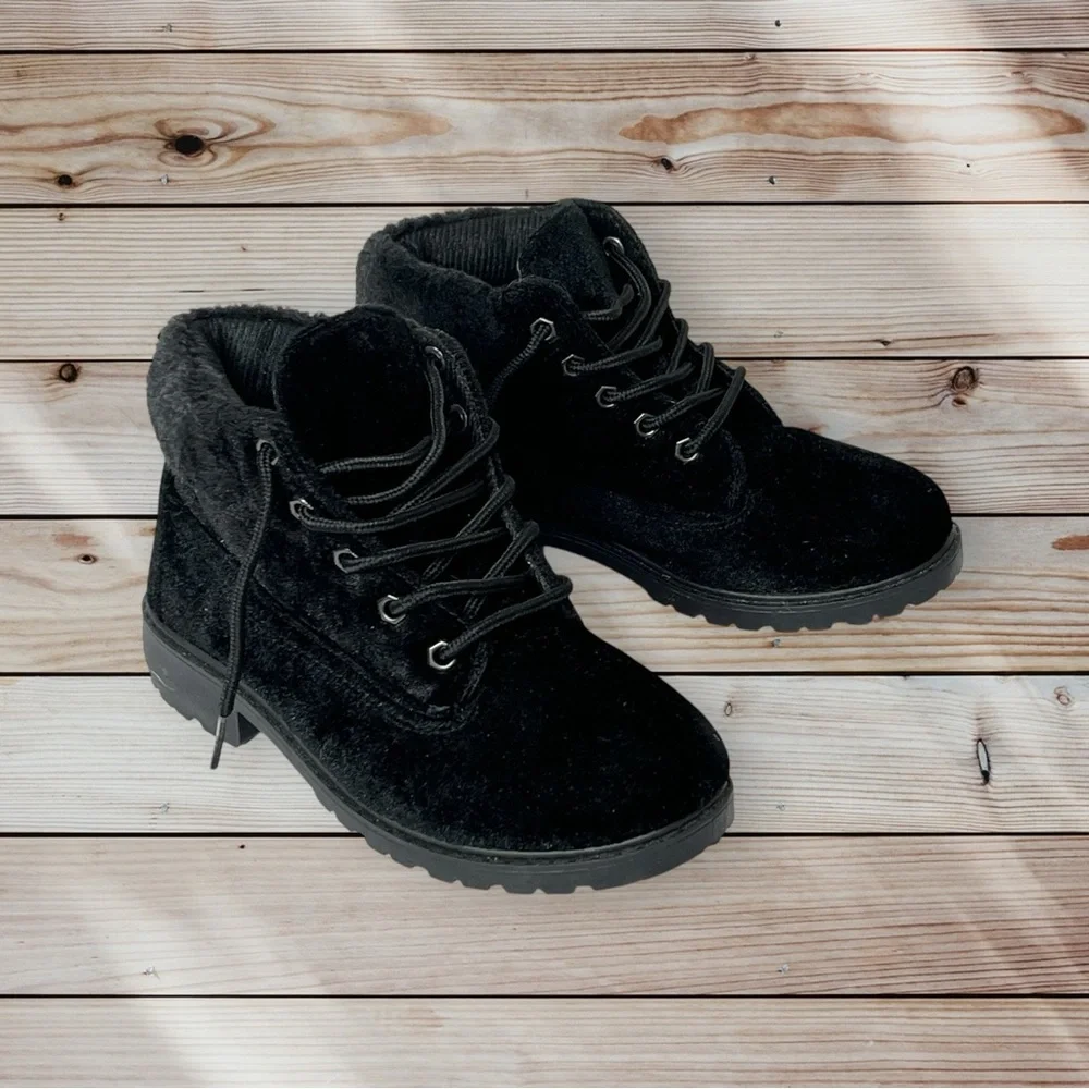 Bobbie Brooks Black Velour Faux Fur‎ Lace Up Hiking Winter Ankle Boots NWOT